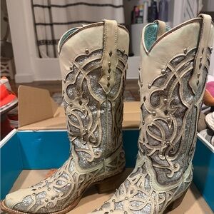 Elegant Embroidered Heeled Boots in Cream and Silver